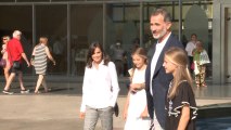 Los Reyes y sus hijas acuden a visitar a Juan Carlos I al hospital