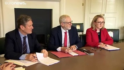 Oposição britânica une-se para tentar adiar o Brexit