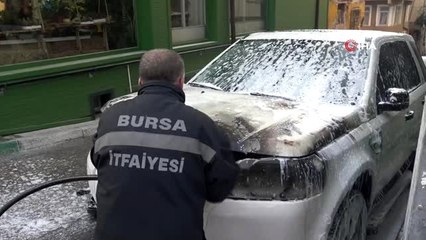 Bursa'da lüks araç park halindeyken yandı