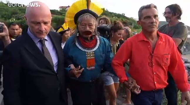 زعيم السكان الأصليين في البرازيل يشكر ماكرون على دعمه لمكافحة حرائق الأمازون