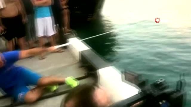 - Tek parmağıyla 200 tonluk tekne çekti- Parmağıyla tekne çeken halterci rekor kırdı