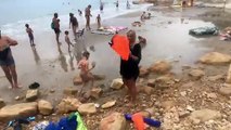 Grosse galère pour gonfler son chillbag à la plage... La honte