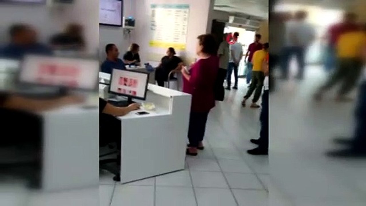 Hastalar beklerken kayıt görevlisi alışveriş sitelerini gezdi