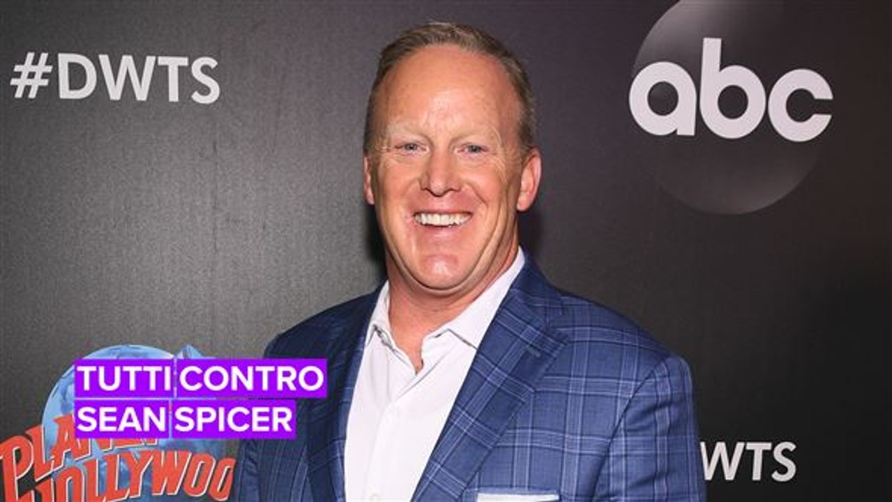 Tutti contro Sean Spicer