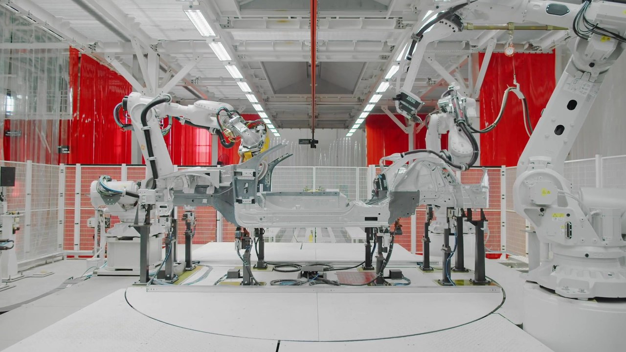 Polestar Produktionszentrum in Chengdu - Schweißen der Bodengruppe