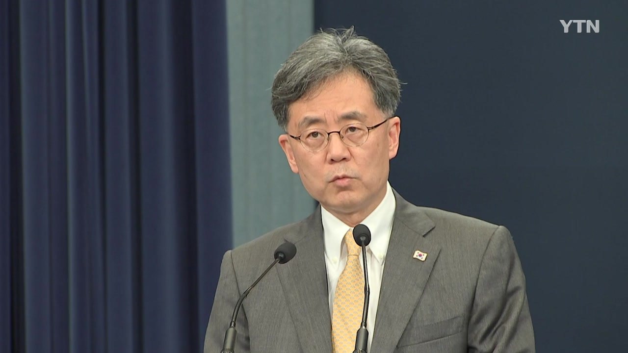 靑 "日 백색국가 배제 조치에 강한 유감" / YTN