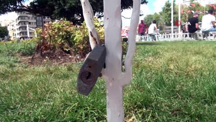 Taksim Meydanına Kilit Vurdular