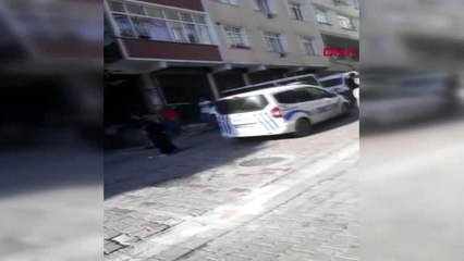 Sultangazi'de psikolojik sorunları olduğu iddia edilen kadın ortalığı birbirine kattı