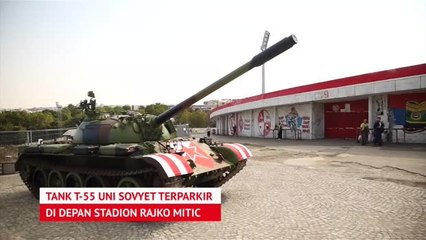 Tank Uni Sovyet Terparkir Di Depan Stadion Rajko Mitic