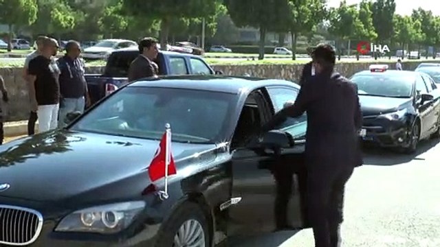 - Adalet Bakanı Gül, KKTC'te- Bakan Gül, Denktaş’ın kabrini ziyaret etti