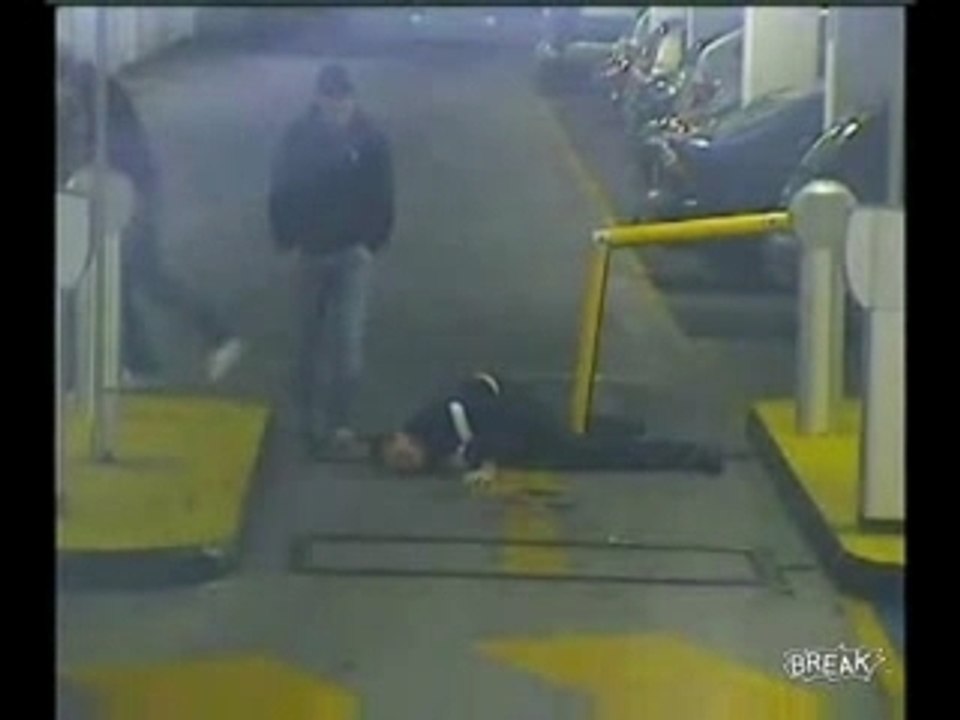 °¤ Regis saute une barriere ¤°