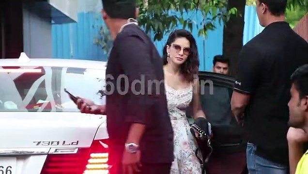 Bollywood Actress Sunny Leone Spotted Out of her Kids Play School