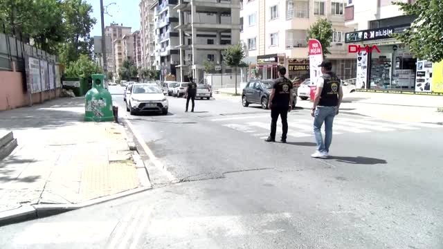 İstanbul'da okul çevrelerinde polis denetimlere başladı