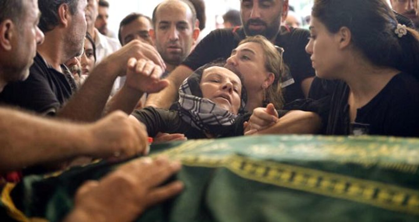 Vefat eden Selahattin Özdemir'e Aramızda Sıra Dağlar şarkısıyla veda edildi