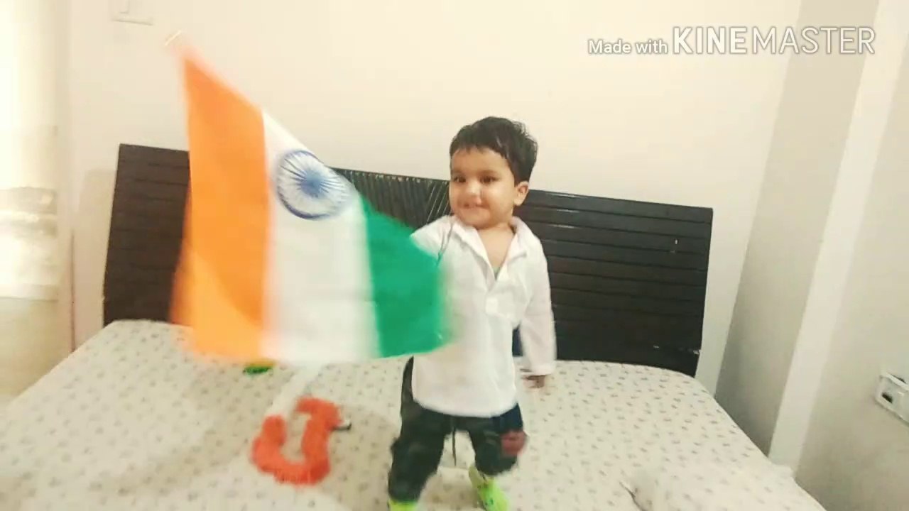Patriotic performance by 12 months Old baby! Cute Baby Dancing on Nanha Munna Rahi Hoon |