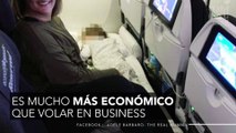 Una madre ingenia un truco para convertir los asientos de segunda clase en una cama gigante