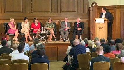 Boris Johnson suspenderá sessões do Parlamento