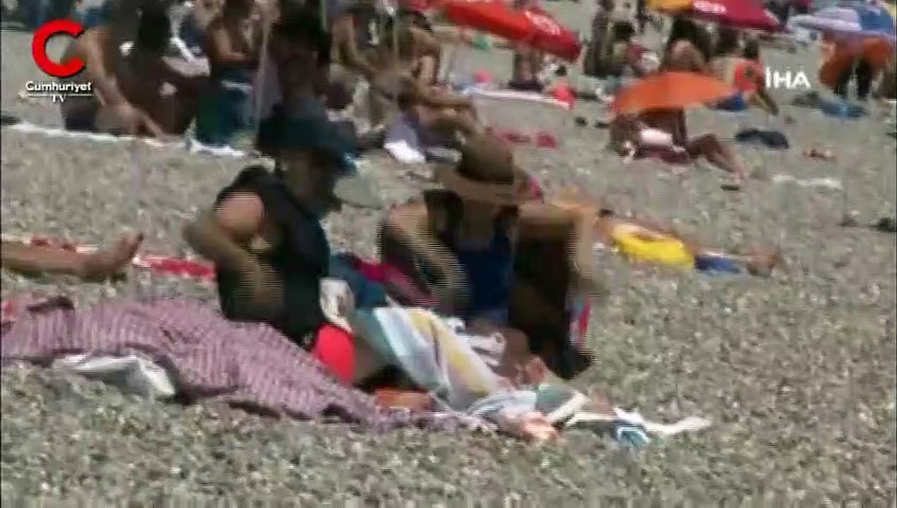 Termometreler 39 dereceyi gösterdi, yurttaşlar sahillere akın etti