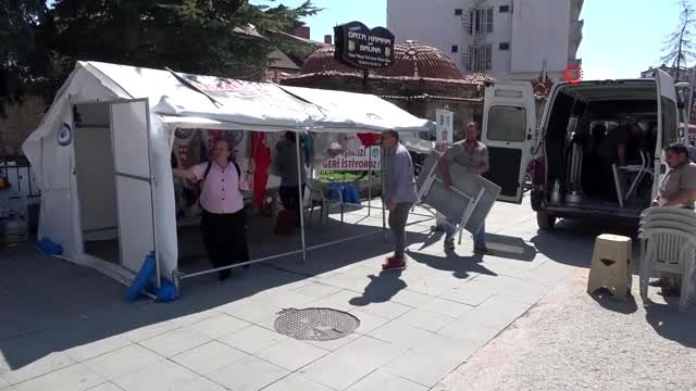 Bolu'da işe geri alınan 18 belediye işçisi 127 gün sonra eylemlerini sonlandırdı