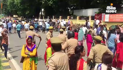 एलटी ग्रेड अभ्यर्थियों पर पुलिस ने किया लाठीचार्ज