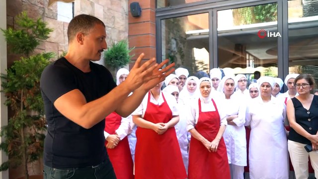 Kadın çalışanlar erkek şiddetine karşı kickboks öğreniyor