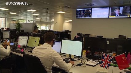 Перспектива "жёсткого брексита" не радует рынки