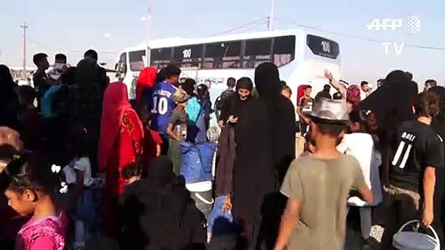 Hundreds of displaced Iraqis transferred from camp