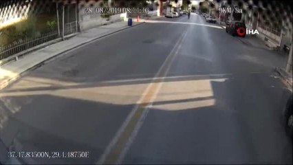Duyarlı şoförün alkışlanacak hareketi güvenlik kameralarına yansıdı