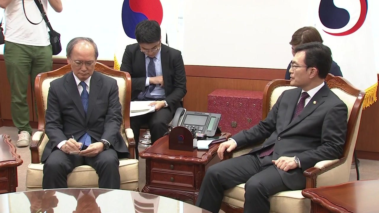 외교부, 日 대사 불러 항의...오늘 국장급 협의 / YTN