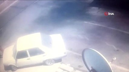 Sultangazi'de oto tamircisinde korkutan yangın: 2 araç kül oldu