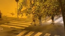 Un grupo de jóvenes se enzarza en una pelea con catanas en una calle de Barcelona