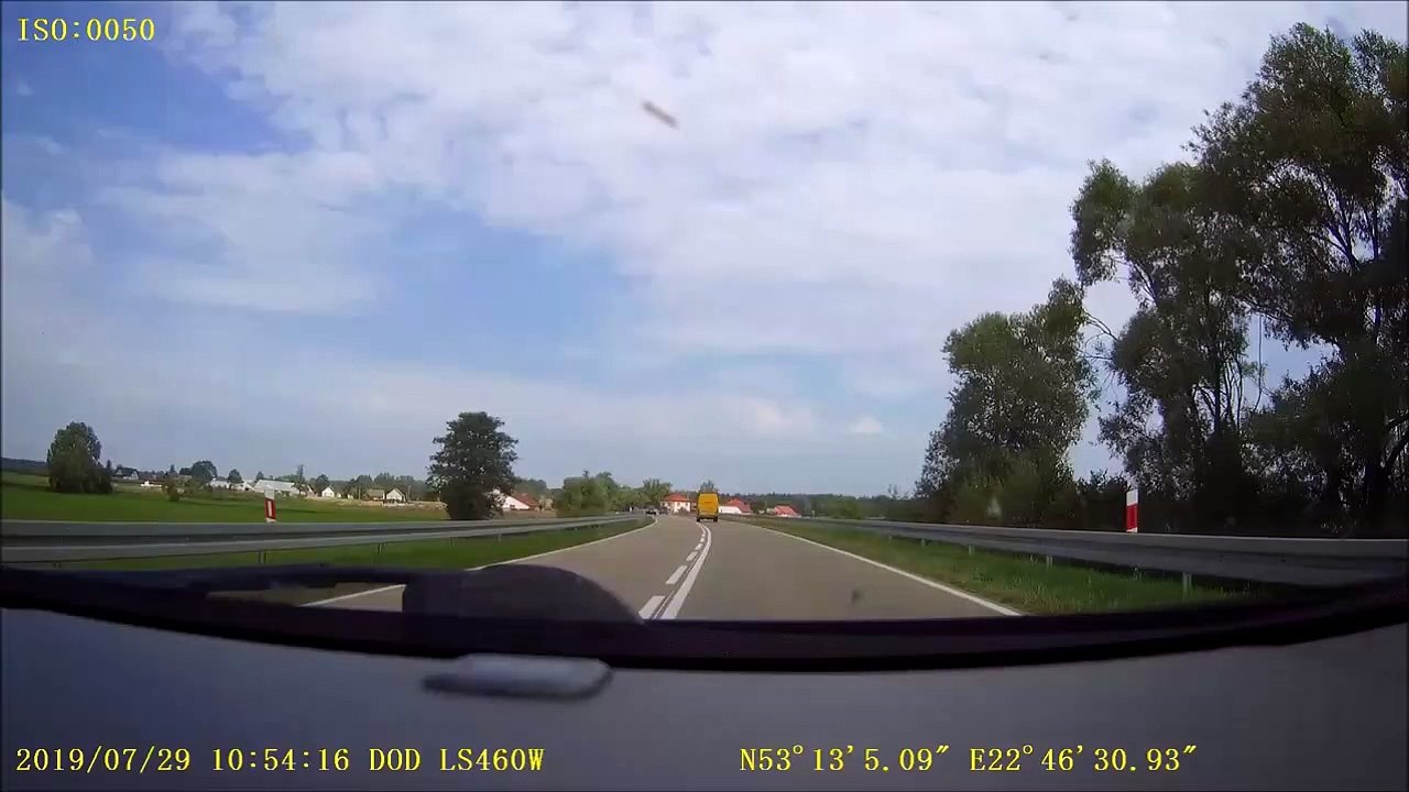 Quand tu croises le livreur et il te donne ton colis au milieu de la route