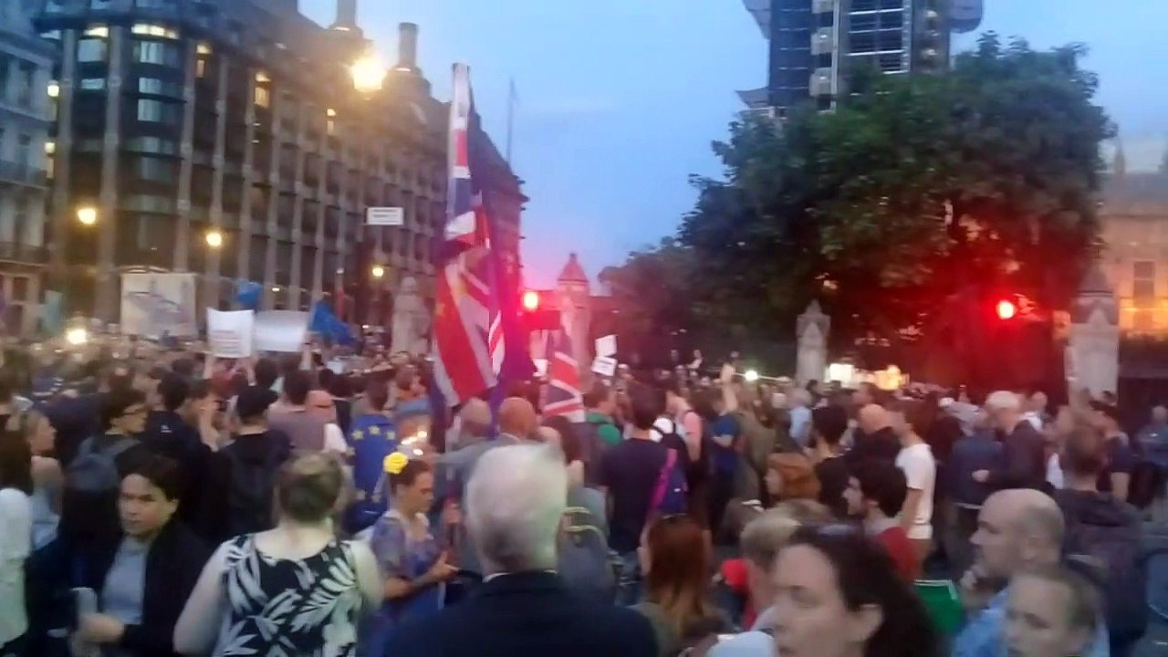 Protestos contra Johnson