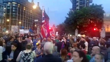 Protestos contra Johnson