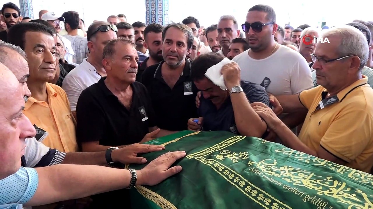 Selahattin Özdemir'e Aramızda Sıra Dağlar şarkısıyla veda