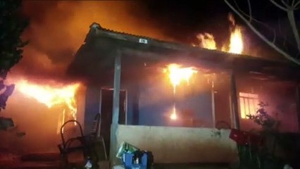 Residência é completamente tomada por incêndio no Bairro São Cristóvão