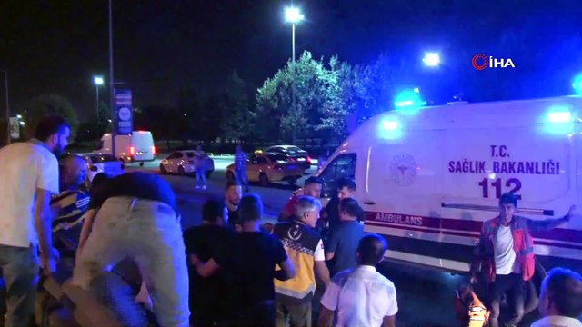 Avcılar'da zincirleme trafik kazası sonrası ortalık savaş alanına döndü: 1'i ağır 3 yaralı