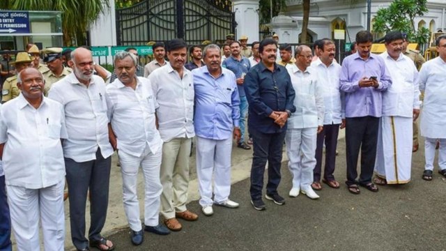 ಅನರ್ಹ ಶಾಸಕರ ಹೊಸ ಗೇಮ್ ಪ್ಲಾನ್ ಏನು ಗೊತ್ತಾ..? | Oneindia Kannada