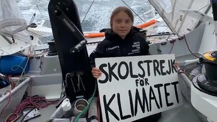 Greta Thunberg pisa terra firme em Nova Iorque