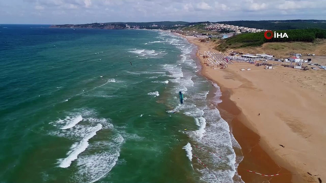 Miami sahilleri değil İstanbul... Kilyos sahillerinde uçurtma sörfü yapan sporcular havadan görüntülendi