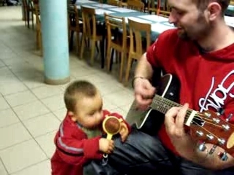 Mathis et la guitare à papa 2
