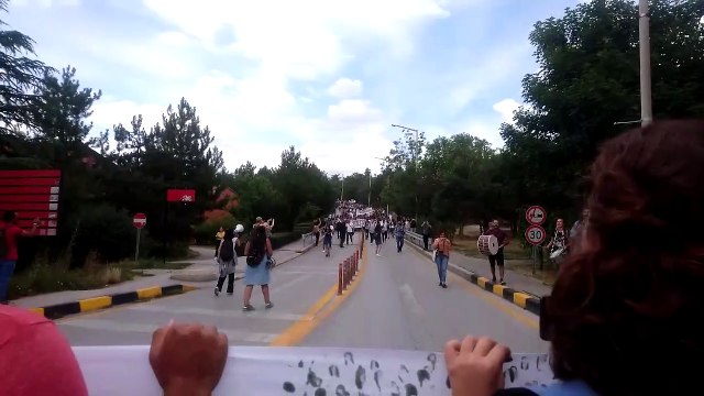 Maaşını alamayan Kocaeli Şehir Hastanesi inşaatı işçileri çatıya çıktı