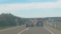 VÍDEO: Dos locos al volante a punto de provocar un accidente