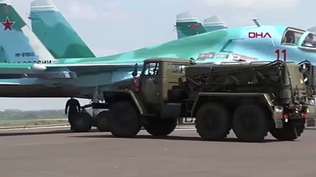 Rusya, Su-34'lerin karayoluna iniş görüntülerini yayınladı