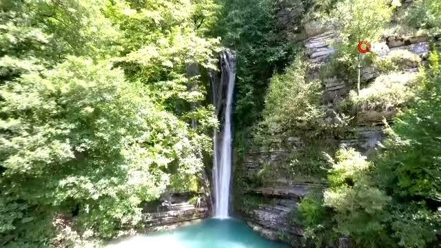 Erfelek Tatlıca Şelaleleri eşsiz doğasıyla görenleri kendine hayran bırakıyor