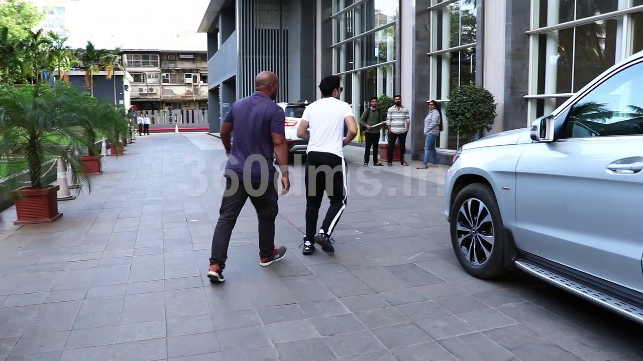 Ananya Pandey and Varun Dhawan Spotted at Ali Abbas Zafar Office | Watch