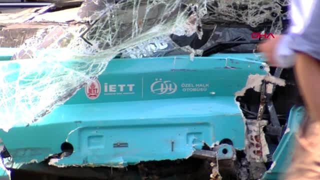 Gaziosmanpaşa'da halk otobüsü kaza yaptı