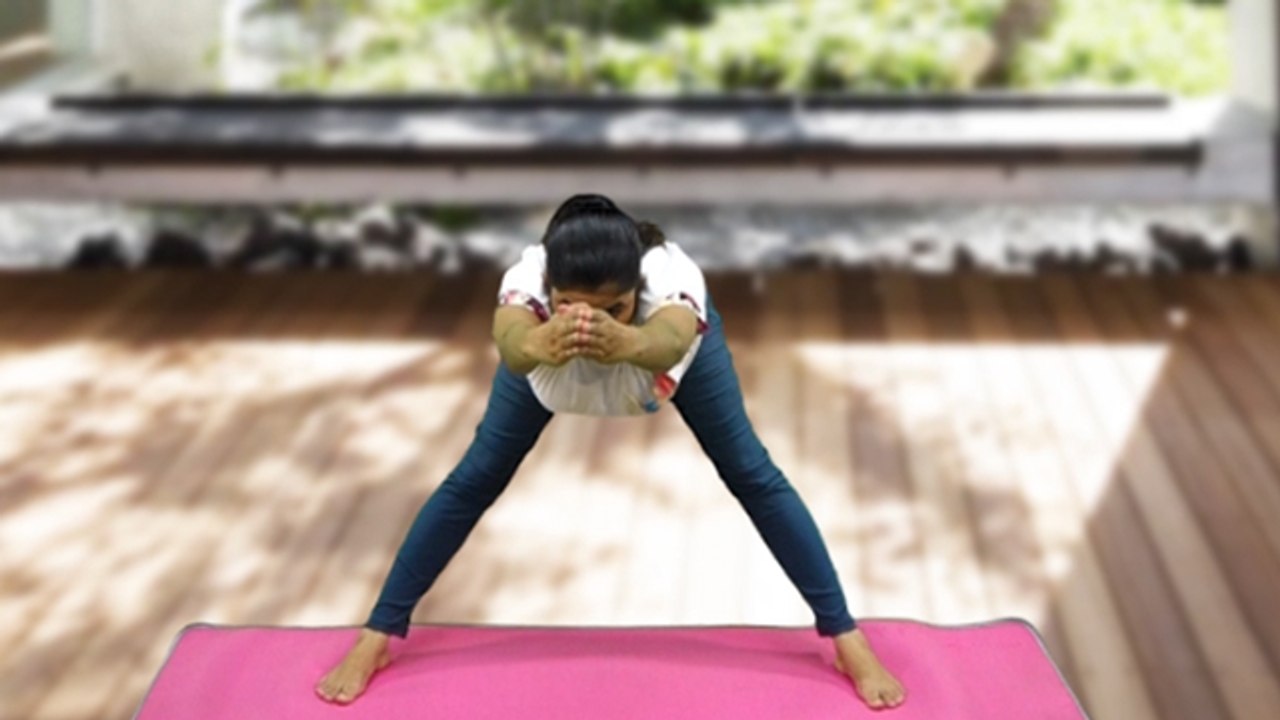 Ardh Uttanasana से परफेक्ट शेप में आएगी आपकी कमर | Ardh Uttanasana YOGA for Waist | Boldsky