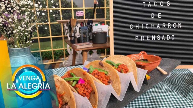 ¡Fáciles pero muy ricos tacos de chicharrón prensado en salsa roja! | Venga La Alegría