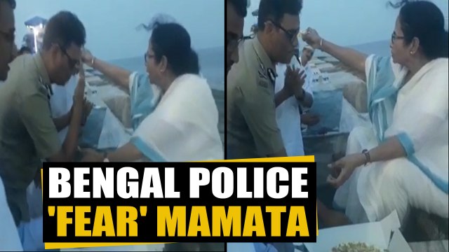 IPS Officer touches West Bengal CM Mamata Banerjee's feet, video viral | Oneindia News